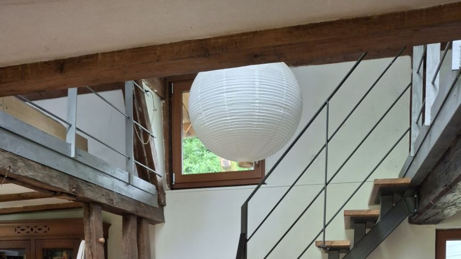 2401 : une maison en pain d’épices avec des problèmes d’humidité